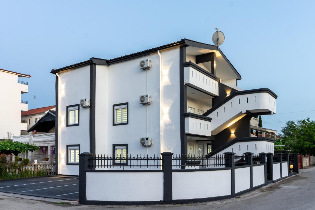 Apart-Hotel Prestige Ulcinj Buitenkant foto