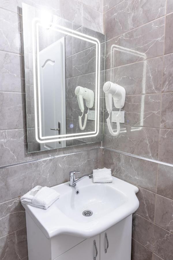 Apart-Hotel Prestige Ulcinj Buitenkant foto