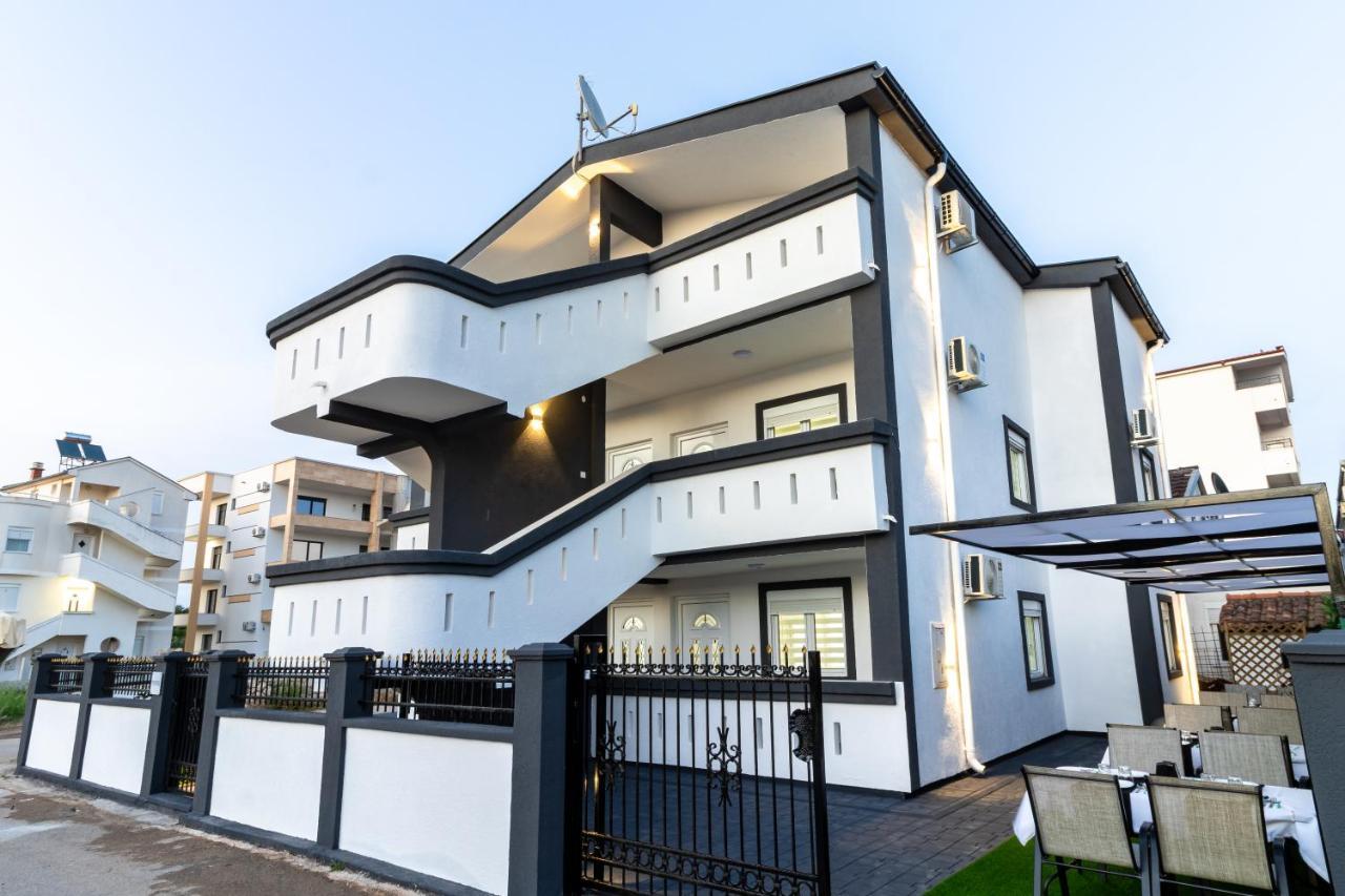 Apart-Hotel Prestige Ulcinj Buitenkant foto