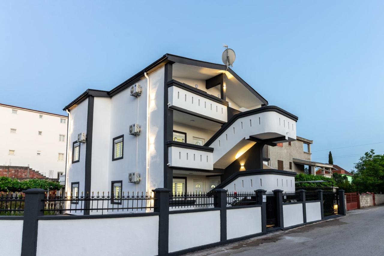 Apart-Hotel Prestige Ulcinj Buitenkant foto